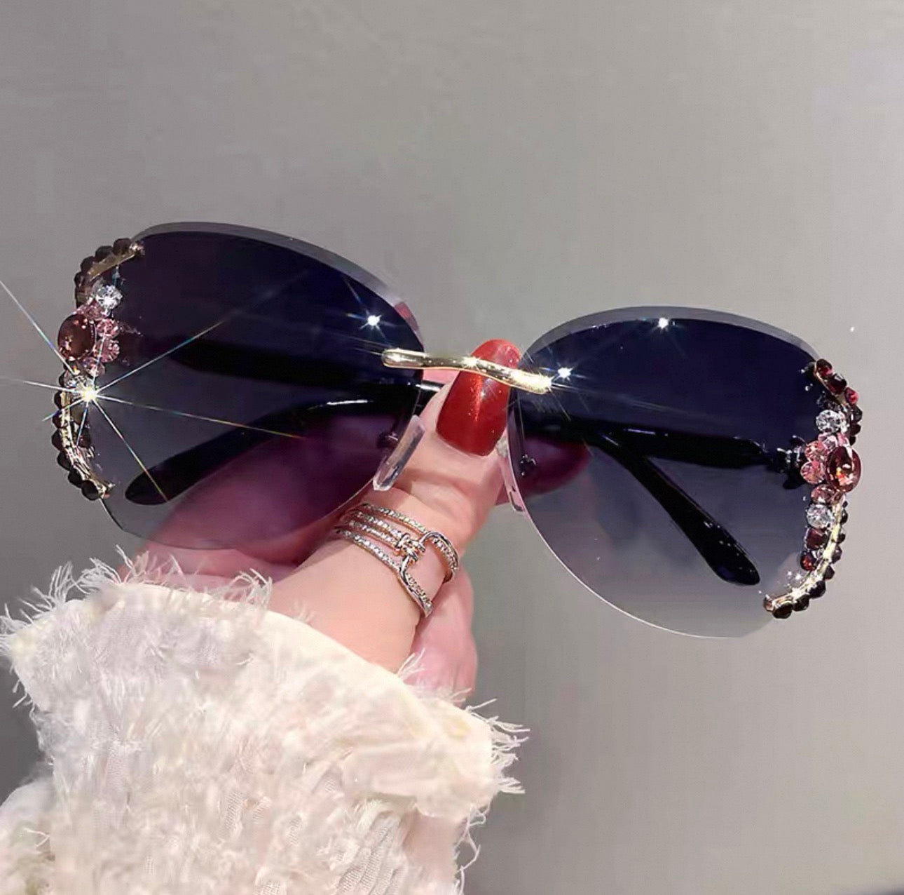 New Style Sunglasses for Women, Sun Protection, UV Protection, High-End Street Style Sunglasses, Slimming, Fashionable and Trendy - black/gems