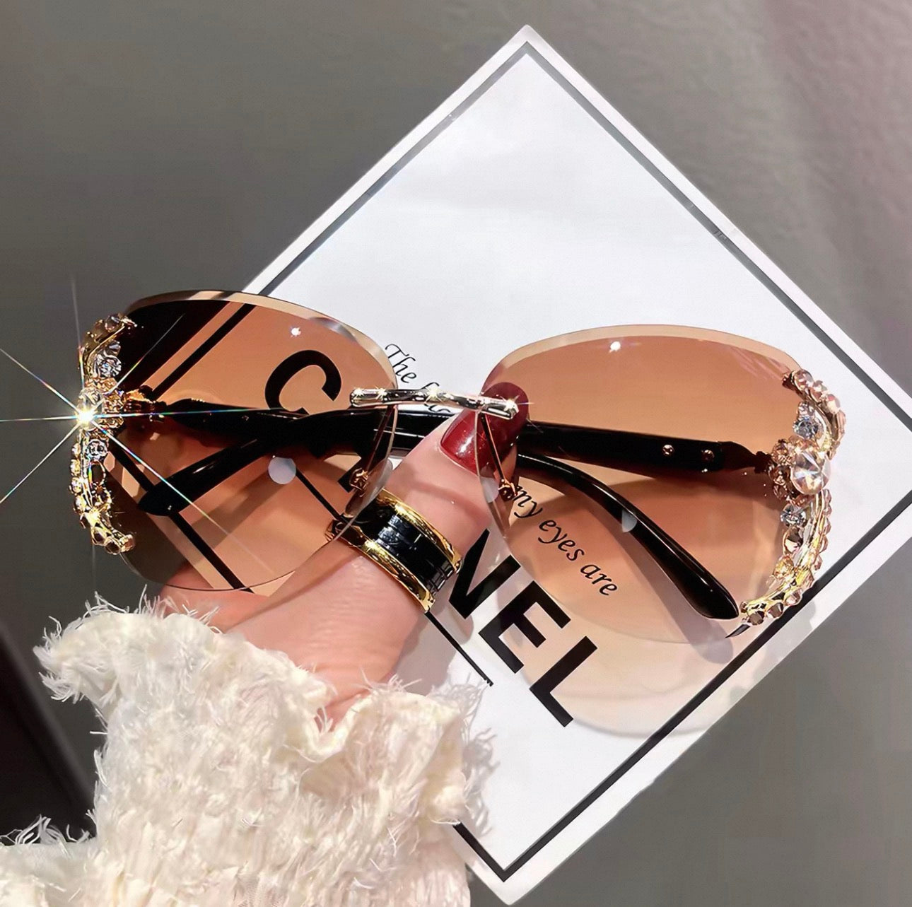 New Style Sunglasses for Women, Sun Protection, UV Protection, High-End Street Style Sunglasses, Slimming, Fashionable and Trendy / brown/gold/gems